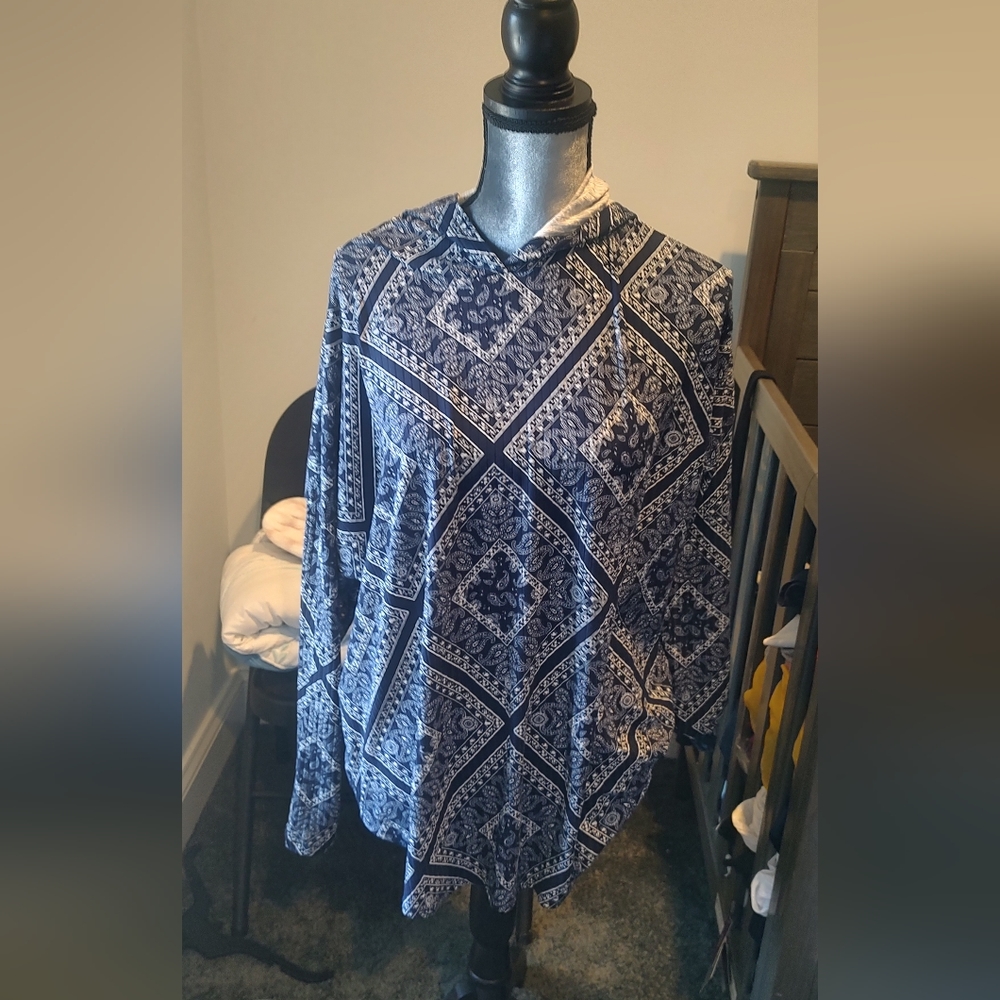Tunic with hood